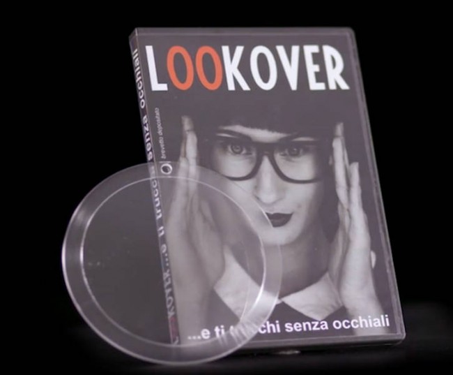 Lookover: la lente da specchio per truccarsi senza occhiali